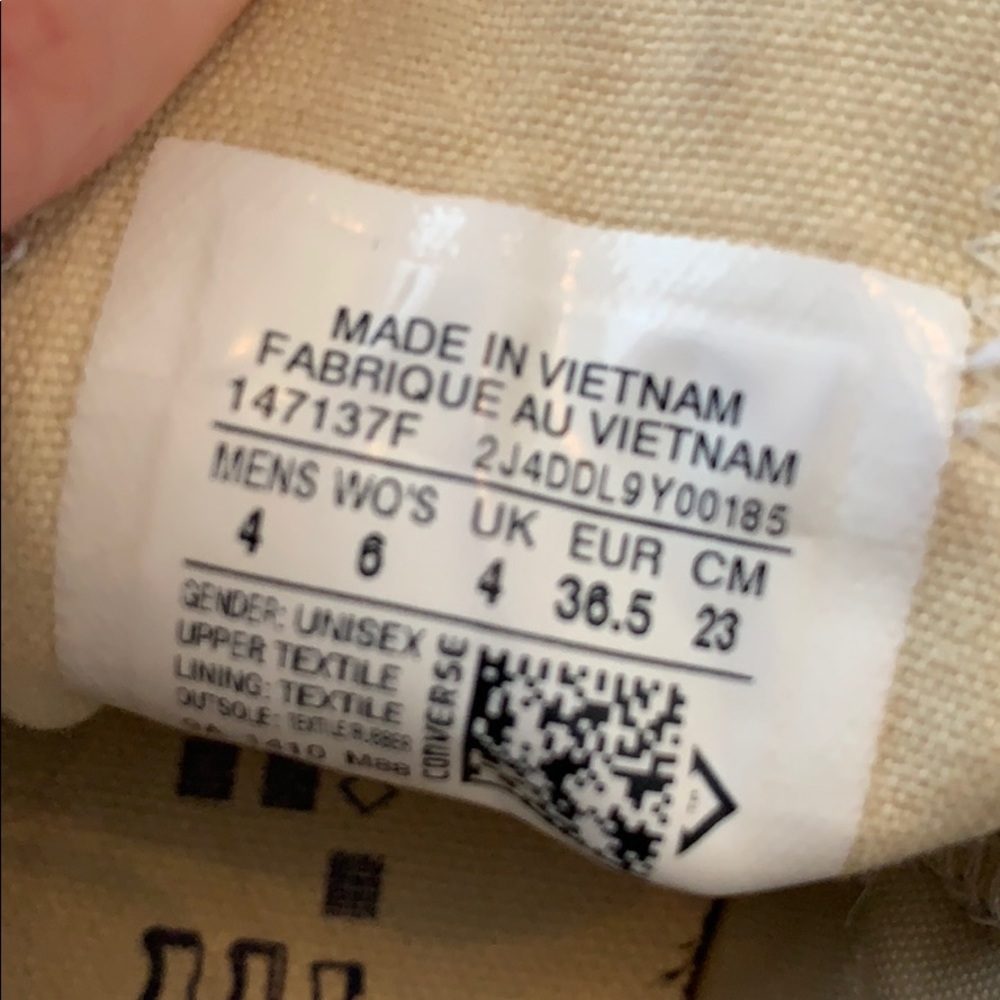 Converse - Picture 2 of 2